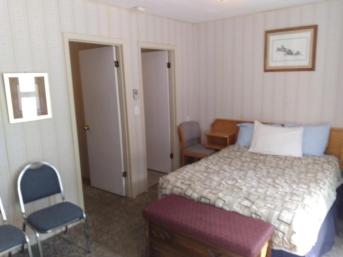 Appletree Inn Radium Hot Springs Exteriör bild