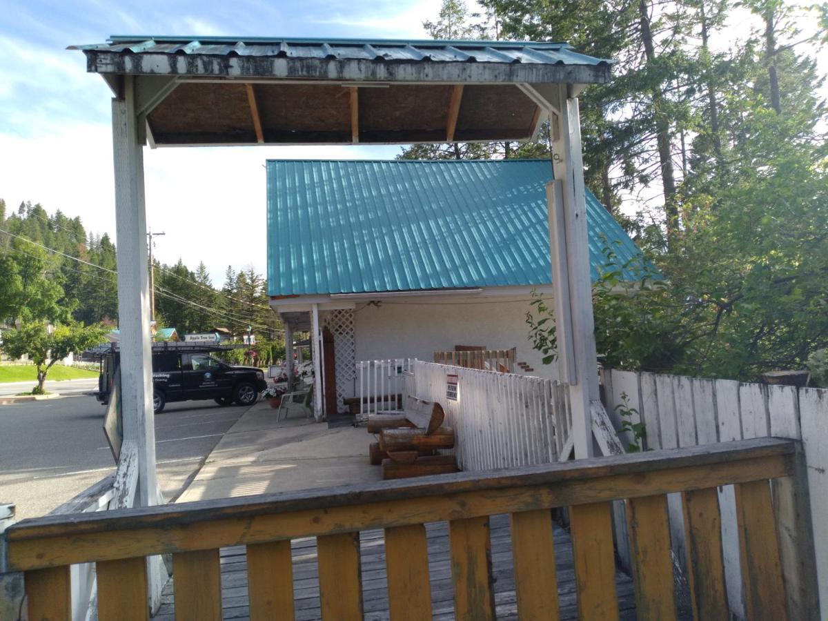 Appletree Inn Radium Hot Springs Exteriör bild