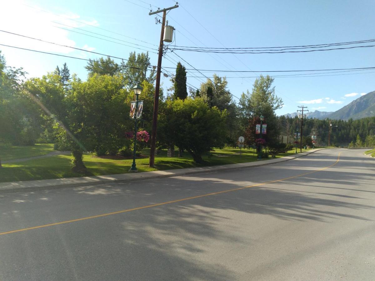 Appletree Inn Radium Hot Springs Exteriör bild