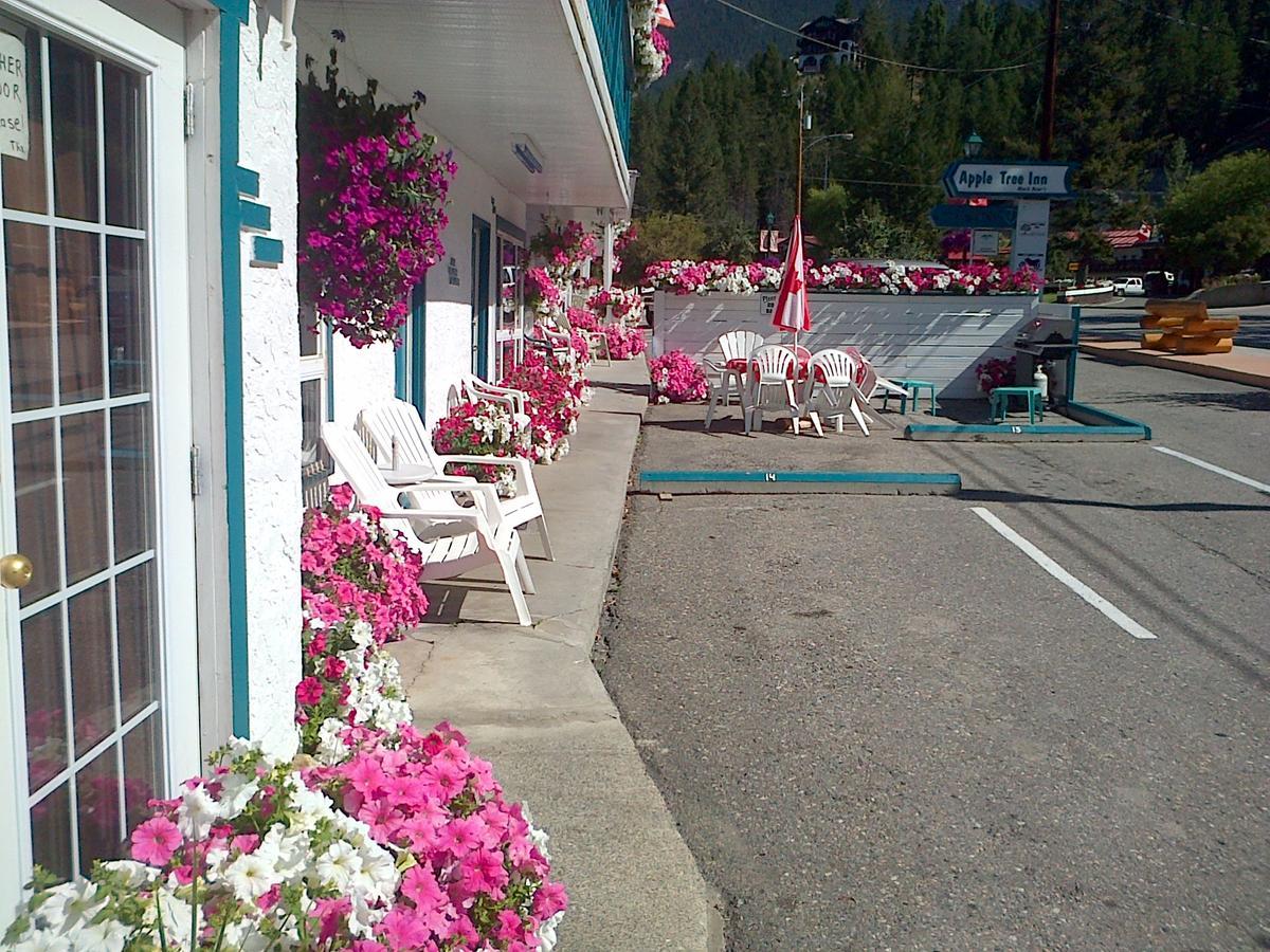Appletree Inn Radium Hot Springs Exteriör bild