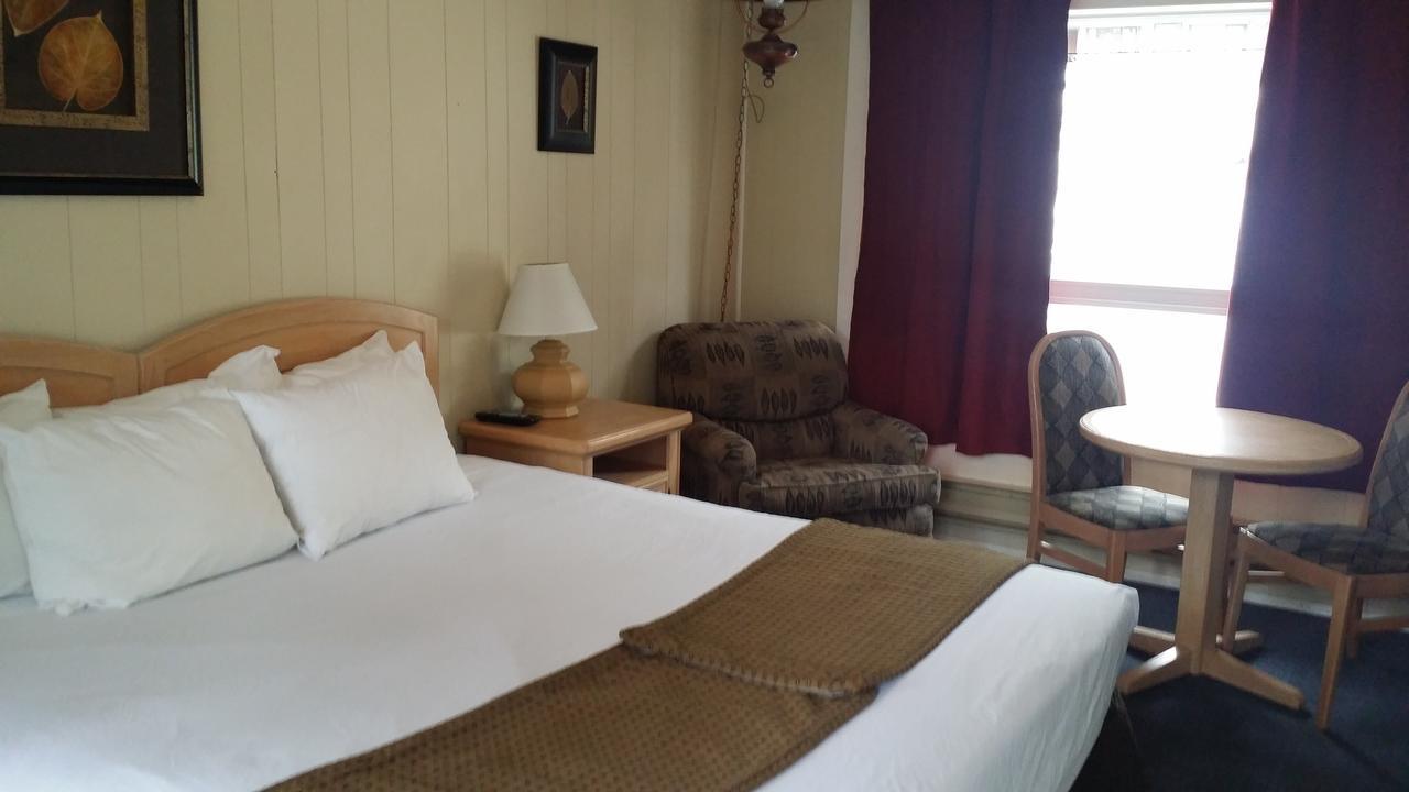 Appletree Inn Radium Hot Springs Exteriör bild